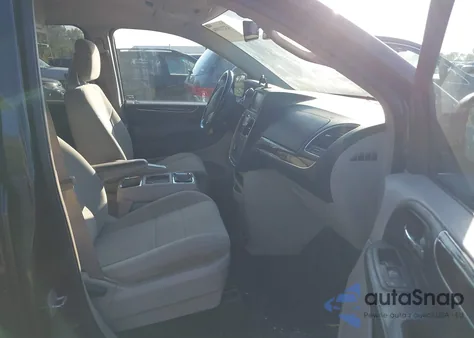 2011 Chrysler Town & Country Touring from USA, damaged, VIN 2A4RR5DG5BR698352